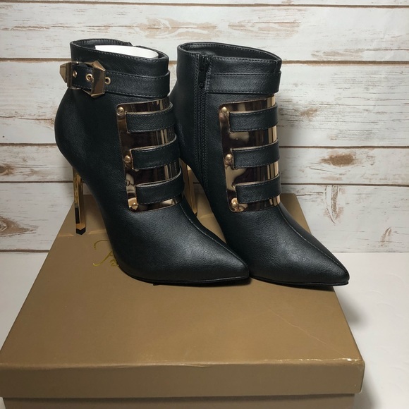 FINAL SALE $28💥🔥BLACK AND GOLD  HEEL BOOTIES. - Picture 2 of 7